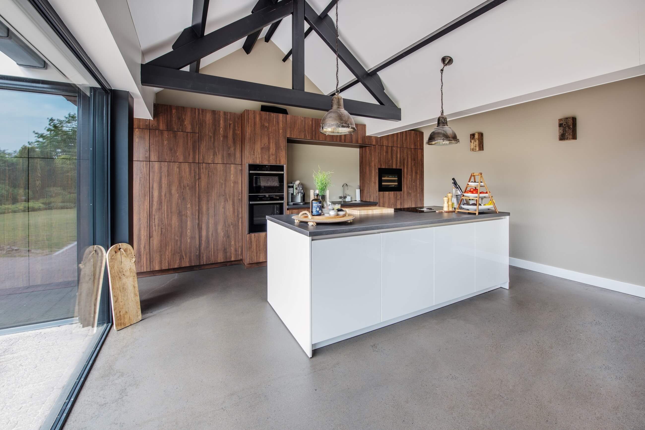Moderne eiland keuken door Van Diessen Keukens Veldhoven